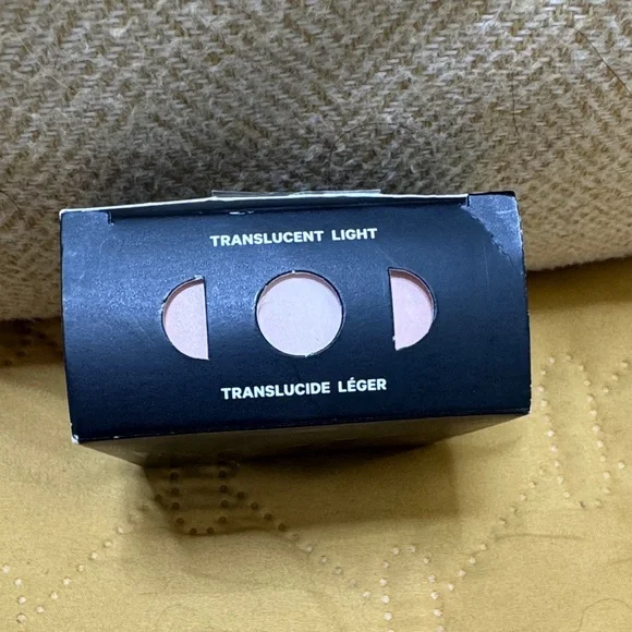 Milk Makeup Pore Eclipse Setting Powder – Translucent Light (NEW) - Picture 3 of 3